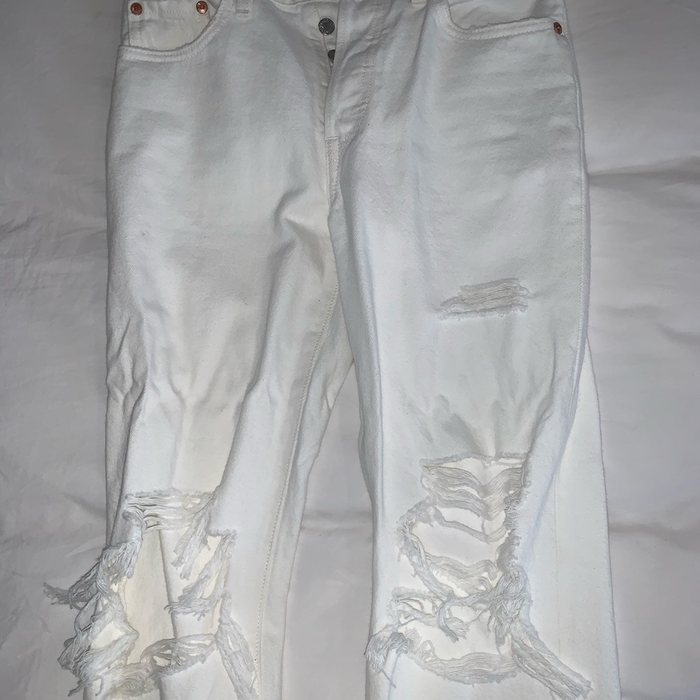 Levi’s NWOT ripped white boyfriend jeans